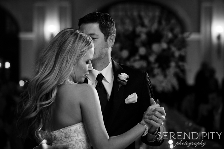 bride and groom dance, bride and groom portrait, serendipity photography