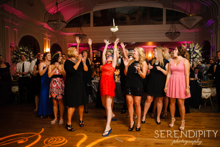 bouquet toss, crystal ballroom houston, Serendipity Photography