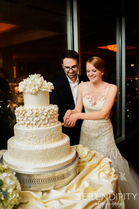 downtown houston wedding reception, cake cutting, Petroleum Club Of Houston wedding