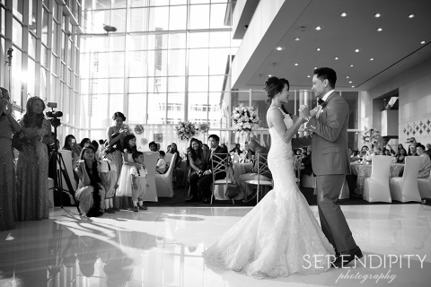 Wedding reception at the Hobby Center Houston, hobby center houston, bride and groom portrait, bride and groom first dance
